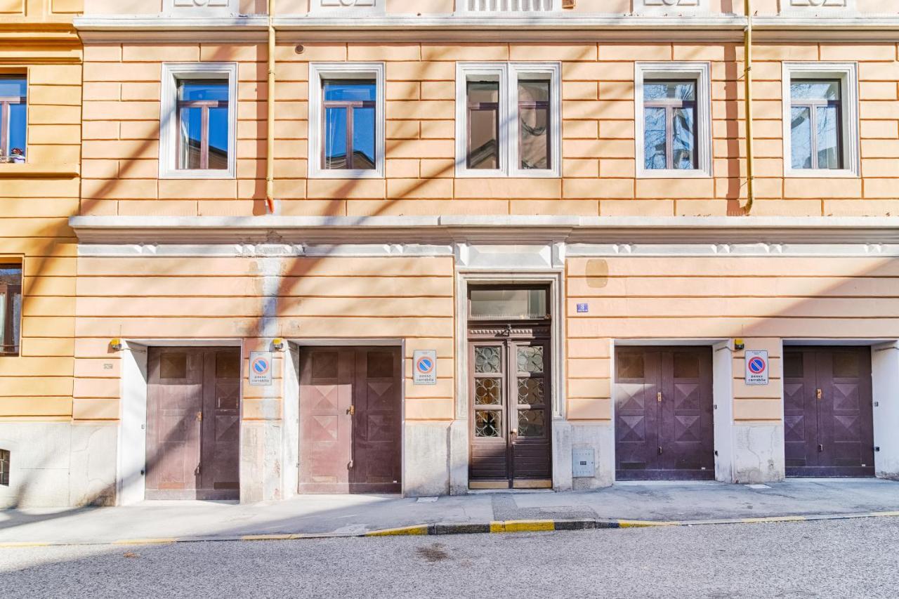 Frida Apartment Nuovo Luminoso Con Vista Aperta Trieste Extérieur photo